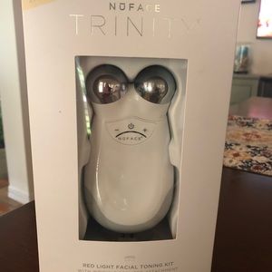 Trinity Facial Toning Device & Wrinkle Reducer Set in white, new condition